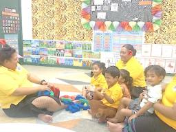 Mt Alava elementary school kids and teachers