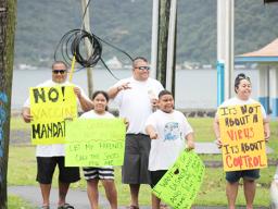Vaccine mandate protesters