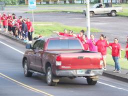Some of the nurses and their supporters waiving yesterday morning in front of Fagaalu Park