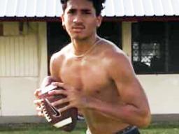 Oakie Salave’a getting ready to throw a pass