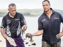 Faafili and Faleiva with their palolo. 