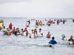 Palolo hunters in Samoa