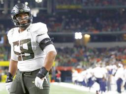Oregon offensive lineman Penei Sewell