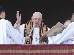 Pope Francis delivers the Urbi et Orbi