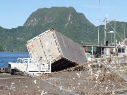 CONTAINER FALLING OFF DOCK