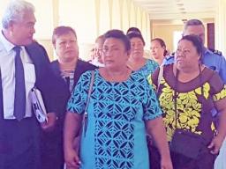  Leutogi Te'o (C) and Luse Tauvale (R) talking to their lawyer