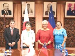 Foreign Minister Yoko Kamikawa (center-left) meets with Samoa PM