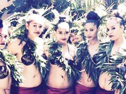 Historical archive photo of Samoan dancers