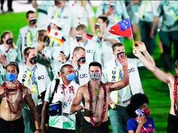 Shirtless Samoan male athletes at Tokyo Olympic Closing Ceremony