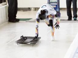 Skeleton racer mounting sled