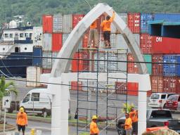 Sogelau Monument being painted