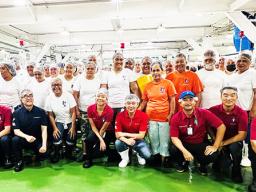 StarKist Samoa employees with CEO