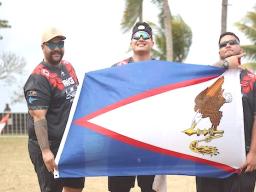Strongman Samoa with flag