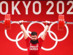  Tanumafili Malietoa Jungblut in front of Olympic logo lifting