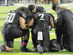  Justus Tavai, Djuan Mathews, Gene Pryor, Kohl Levao, and Solo Vaipulu kneedling in prayer