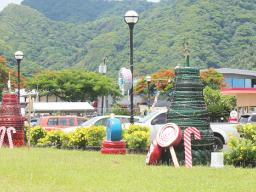 Tires repurposed as Christmas trees and wreaths