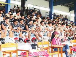 Team Fa’afetai and Team Fealofani gather at the grandstand 