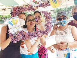 Volunteers from the Le Fetuao Samoan Language Center helping with Thanksgiving food distribution