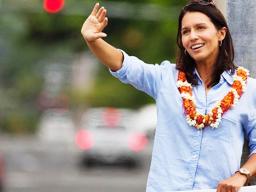  Gabbard sign-waving during a Congressional campaign event in Hawaii.