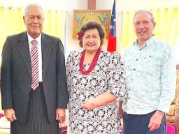 Ambassador Tom Udall (right) with the Head of State and Masiofo