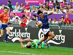 Johnny Vaili scores a 2nd half try for Manu Samoa 