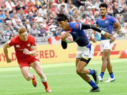 Manu Samoa’s John Vaili scores his second try vs Canada,