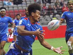 Manu Samoa’s Joe Perez lost control of the ball 