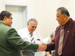 Fetu Fetui Jr shakes hands Motusa Tuileama Nua