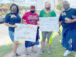 Elisapeta T. Lesatele Alaimaleata, second from right, with family members, 