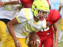 Oakland ‘Oakie’ Salave’a scrambling to take this one for a huge Lions first down during the first quarter of their JV match up against the Vikings. 