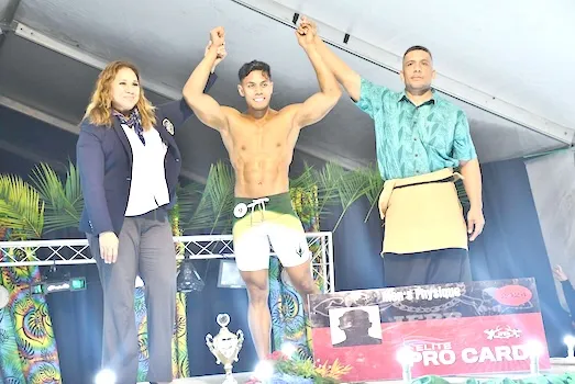 Local bodybuilder Frank Asi Tuisalega receives his trophy
