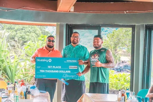 Matasaua fautasi from Manu'a receiving their first prize check