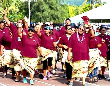 Susuga James Taylor (pito i luma), o se tagata faigaluega pito i tele tausaga o lana tautua i le atunu’u ma le malo, lea ua atoa i le tausaga lenei le 60 tausaga o lana tautua. O lo o galue o ia i le Ofisa o Feso’otaiga a Amerika Samoa (ASTCA).  [ata AF]
