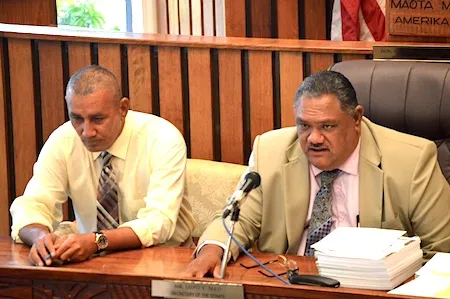 Komiti Soofaatasi o le Paketi a le Fono Faitulafono, afioga i le senatoa ia Laolagi Fonoti Savali Vaeao ma le afioga i le ali’i faipule ia Faimealelei Anthony Fu’e Allen.  [ata AF]
