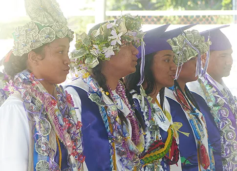 O se vaaiga i le laina o tama'ita'i ma ali'i fa'au'u mai le Manu'a High 2019. Ua mae'a fo'i ona fa'aula i latou ma ua fa'afiafiaina tele matua ua mae'a le latou taumafai. [ata: Leua Aiono Frost]