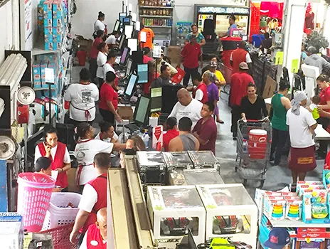 Crowds at Ace Black Friday sale 2018.