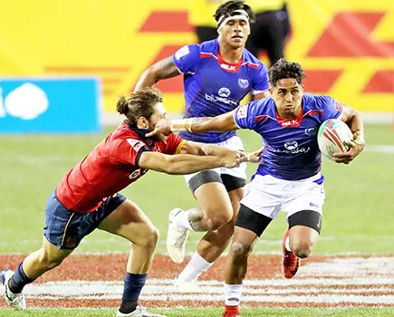 Samoa’s Elisapeta Alofipo makes a break against Spain