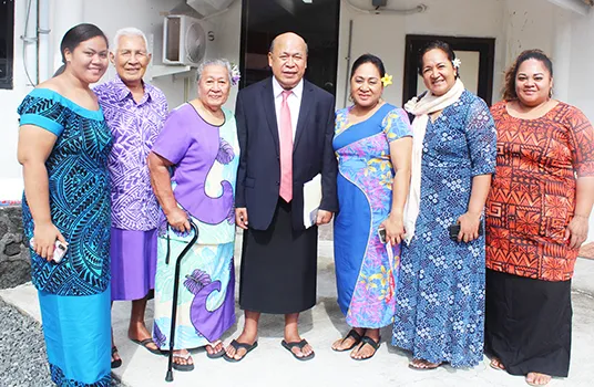 Aoelua Solomona Aoelua (fourth from left) and family