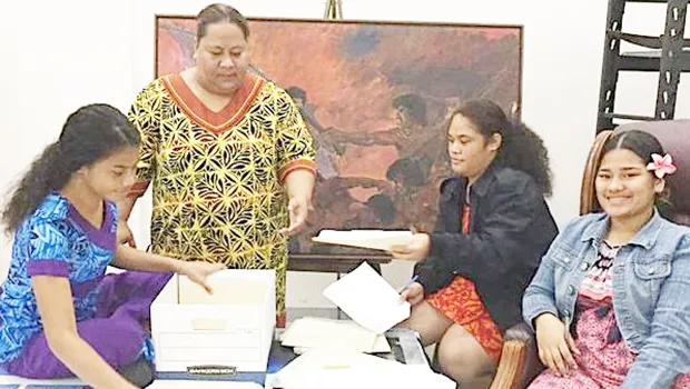 l-r Anita Tuaato, Tamaitai o le Ofisa o le Arts Council, Tiara Fata, ma Stella Filipo