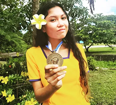 Trish Buenavista HOLDING ptk MEDAL