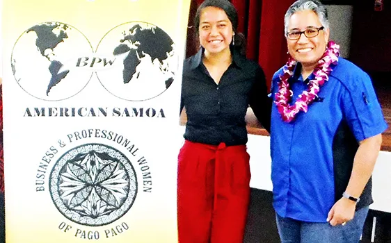Nadine Solofa-Taufa’asau (right), talks with ASCC student
