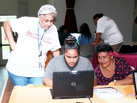 ASCC Counselor Josie Willis-Tuisamoa (left) guides a student and parent through the ASCC admissions process