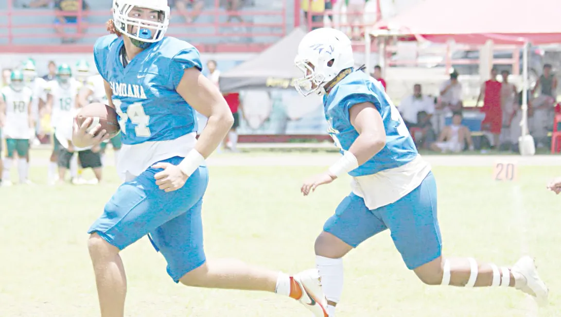 Dean Briski taking a fumble recovery