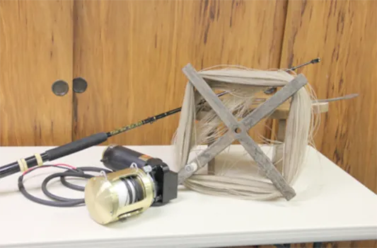 Two types of bottombishing gear, electric and hand line