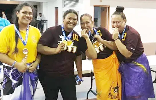 Pine Auro i le ta'amilosaga Volleyball mo le Kerisimasi na fa'atautaia lea i le aso 7 & 8 Tesema, Malaeloa Gymnasium ma o i latou fo'i na Siamupini i le Liki o le sailiga o le talita a le Itupa o Tama'ita'i. 