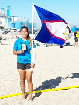 Lynette Liu with award