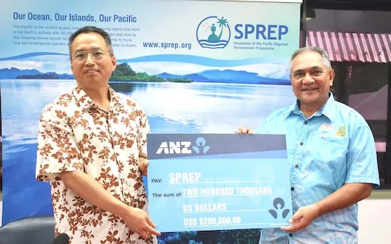 China's ambassador to Samoa Fei Mingxing and  Aumua Clark Peteru