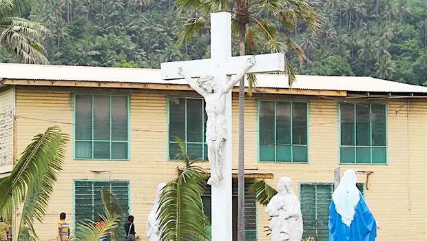 statue of Christ on the cross
