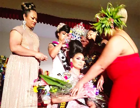  2019-2020 Miss SOFIAS Vanessa Taamu Simanu being crowned by outgoing Miss SOFIAS Valentana Faumuina