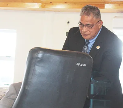 Motusa Tuileama Nua shakes hands with a senator